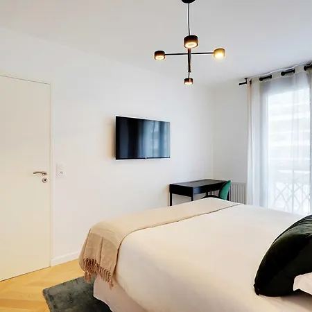 Raffinement Et Confort Dans Cette Residence A Levallois-Perret Exterior photo