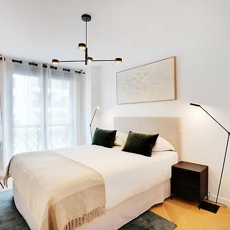 Raffinement Et Confort Dans Cette Residence A Levallois-Perret Exterior photo