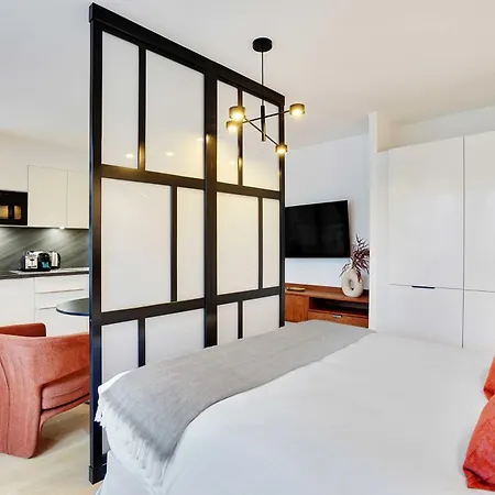 Raffinement Et Confort Dans Cette Residence A Levallois-Perret Exterior photo