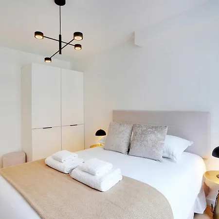 Raffinement Et Confort Dans Cette Residence A Levallois-Perret Exterior photo