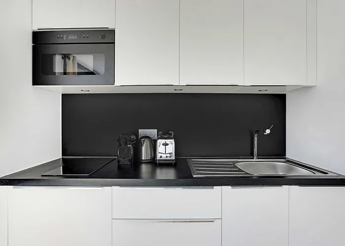 Raffinement Et Confort Dans Cette Residence A Levallois-Perret