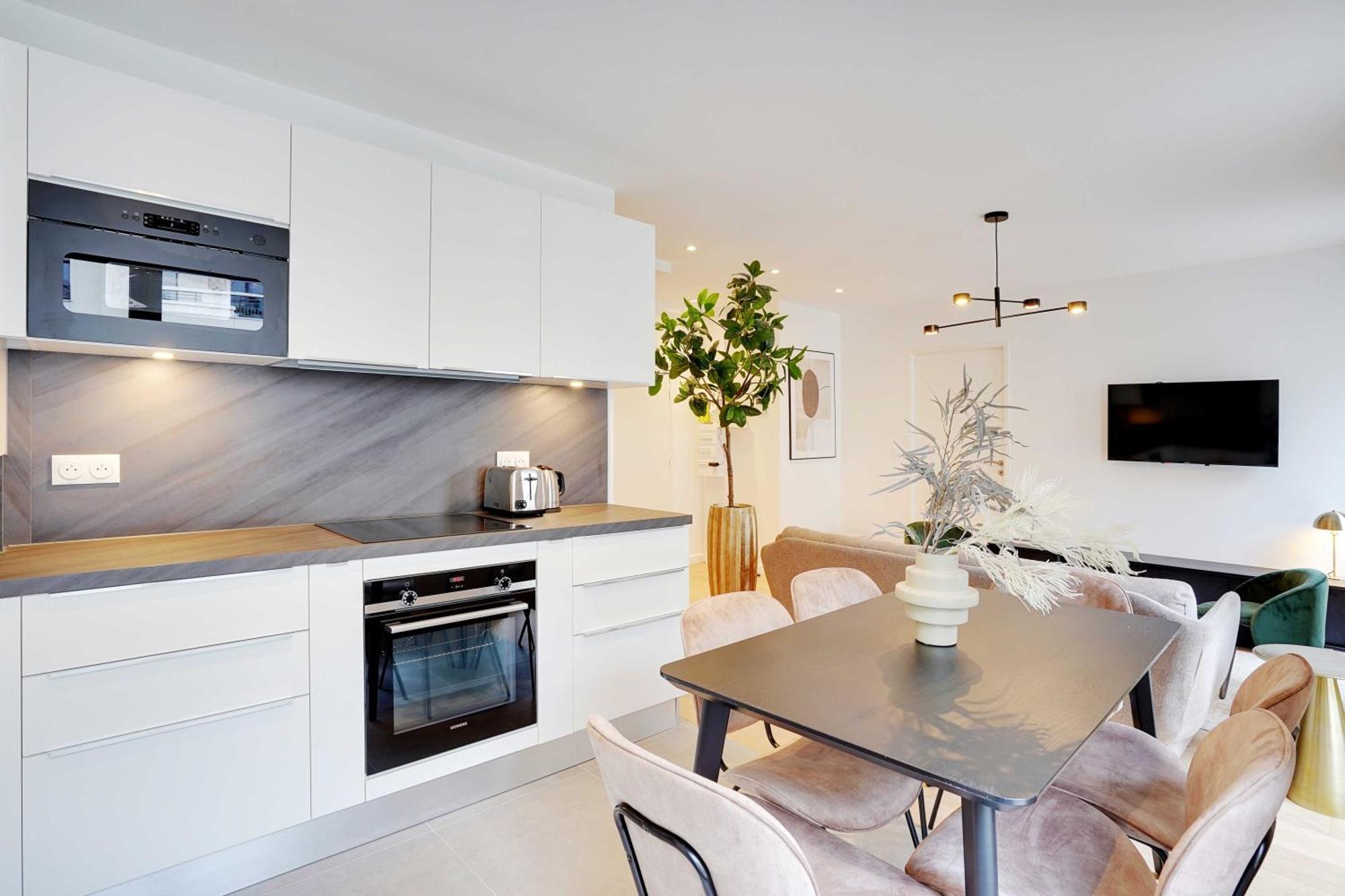 Raffinement Et Confort Dans Cette A Apartment