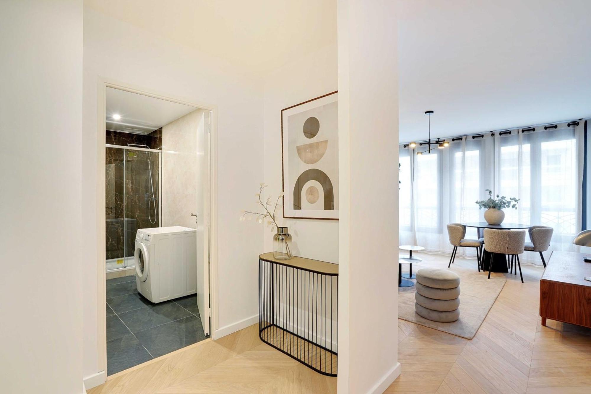 Raffinement Et Confort Dans Cette A Apartment