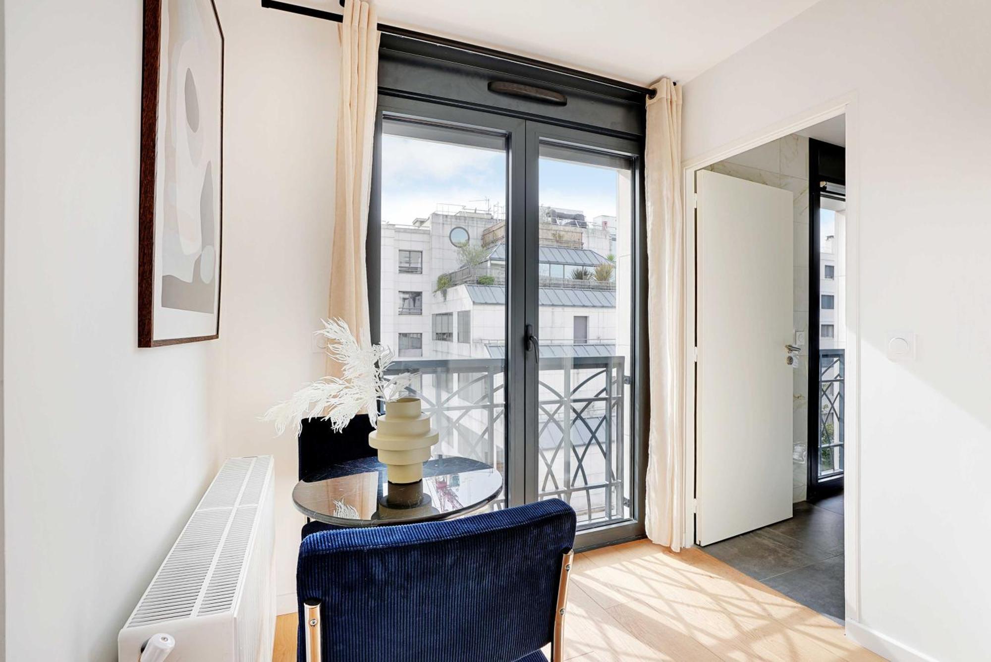 Raffinement Et Confort Dans Cette A Apartment *