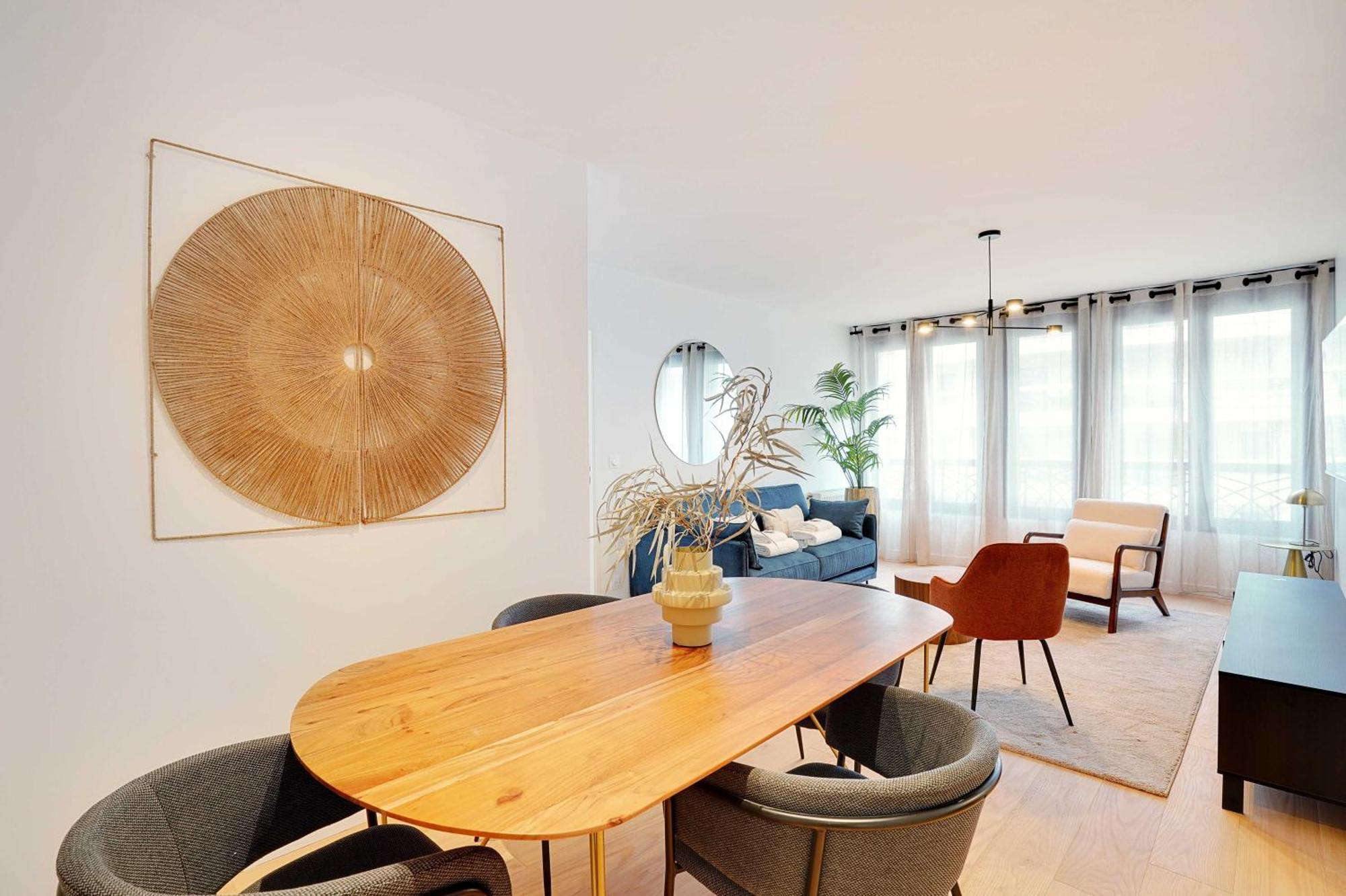 Raffinement Et Confort Dans Cette A Apartment *